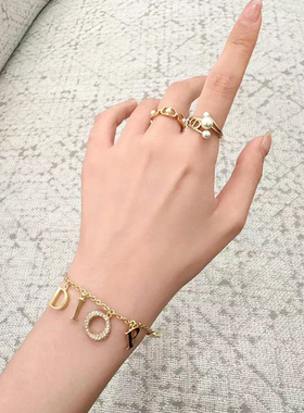 奥米迪奥字母吊坠镶钻珍珠手链