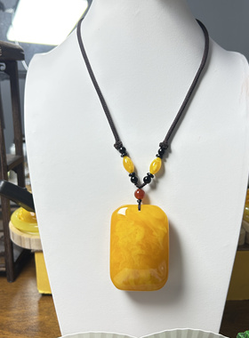 天然原矿新蜜蜜糖红大无事牌素绳款毛衣吊坠