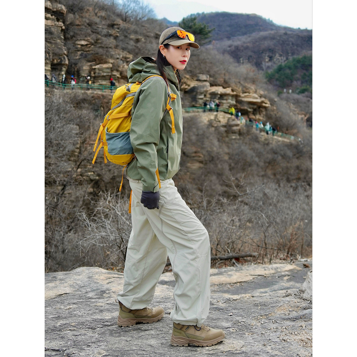 临典米色徒步登山裤女2026春季新款户外宽松直筒明线设计感休闲裤,淘宝优惠券,粉丝福利购,淘宝优惠卷