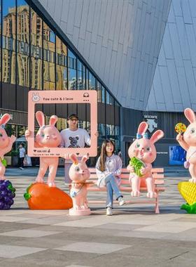 卡通兔子雕塑玻璃钢户外发光幼儿园儿童生肖兔商场大型装饰大摆件