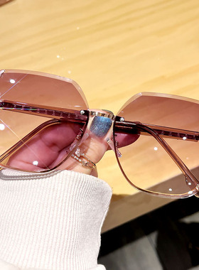 2026时尚大框太阳镜女潮款遮阳防紫外线无框切边墨镜高级感显脸小
