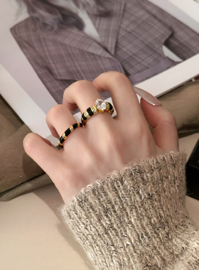 十里间黑金珐琅老钱风叠戴戒指