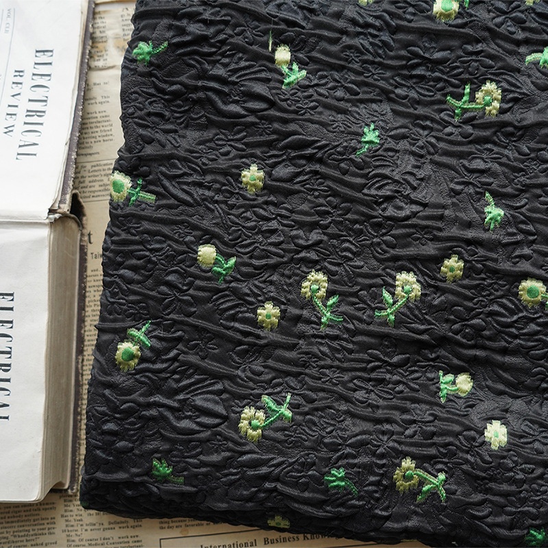 春夏浮雕小碎花提花泡泡面料清新黄绿黑尼龙女装蓬蓬裙箱包鞋服布 - 图0