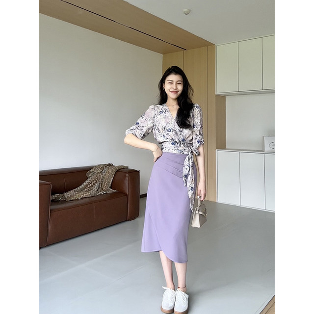 Zhang Azing Manta Rose Atmosphere Overlapping Belt Waist Design Floral Top + High Waist A-Line Skirt