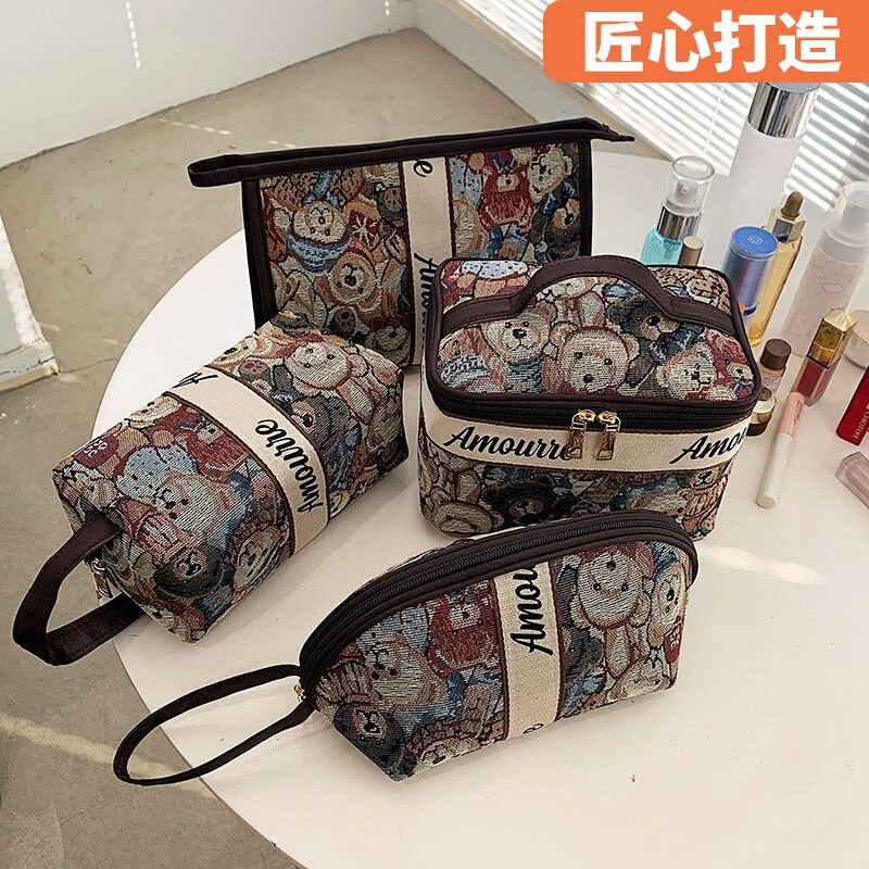 网红可爱化妆包2025新款女便携小手提ins高级感护肤品收纳洗漱袋