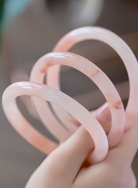 天然桃花酿粉色温润气质金丝玉石圆条手镯女佘太翠樱花粉镯子