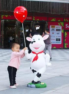 户外仿真卡通奶牛雕塑花园林广商场售楼部景区玻璃钢装饰模型摆件