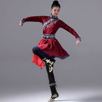 New minority dance plays out to serve female Mongolian stage performance to serve Mongolian Chopsticks Dance Arts and Costume Practice