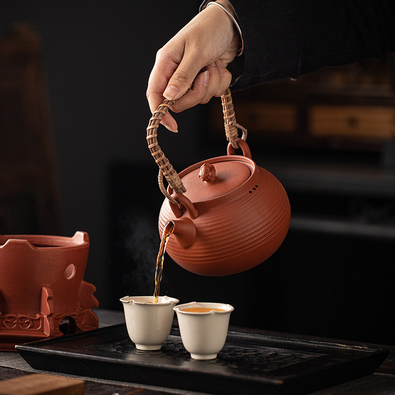 Tea stove, butter, household lifting kettle, clay pot, ancient method, open fire charcoal charcoal stove, outdoor camping, making tea around the stove