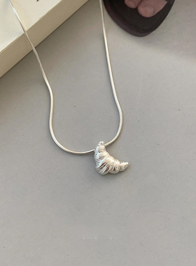 高级又有趣|牛角包银色项链