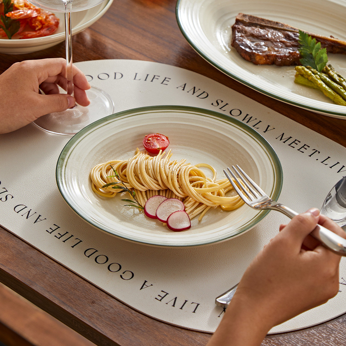 复古餐具套装家用2025新款高颜值简约陶瓷碗盘组合乔迁送礼绿韵