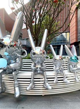 潮牌太空月光兔大摆件玻璃钢酒吧门店落地装饰电镀卡通兔雕塑