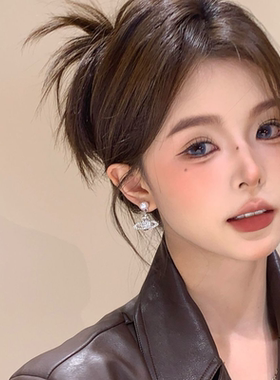 银色星球珍珠耳环女秋冬轻奢高级感土星耳钉耳饰2025新款爆款耳坠