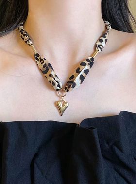 甜酷辣妹十字架豹纹皮项圈choker项链y2k小众亚文化颈圈哥特颈链