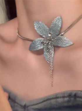 蓝色细闪渐变花朵流苏吊坠项链