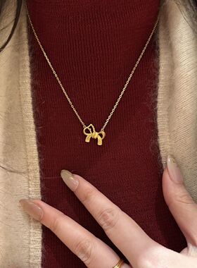 本命年小马蝴蝶项链女轻奢小众ins气质高级吊坠锁骨链毛衣链