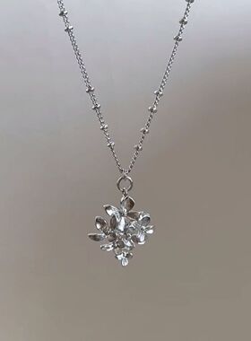 蓝色双花星星项链女款2026新款小众设计锁骨链轻奢高级感配饰