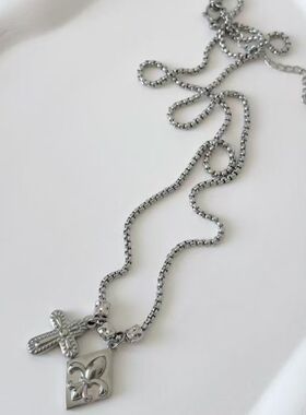 个性欧美锁扣十字架鸢尾花项链女小众小众百搭设计气质锁骨时尚