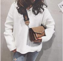 Texture Small Bag Pack Woman 2023 New Chains Retro Oblique Satchel Bag Pet 100 lap Wide shoulder strap Single shoulder small square bag