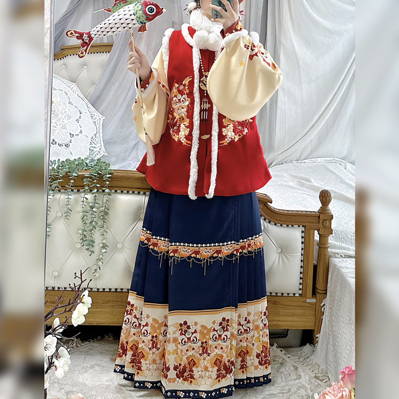云熏阁原创小福龙汉服女明制圆领刺绣比甲马面裙拜年服加绒冬套装
