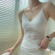 ເສື້ອຍືດຄໍ V-neck lace camisole ພາຍໃນຂອງແມ່ຍິງກວມເອົາເຕົ້ານົມຂ້າງ