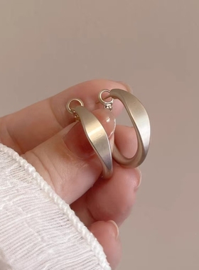 925银针浅啡磨砂金高级感耳环