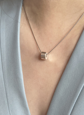 JUNHE设计新品极简风好运滚滚925银吊坠圆蛇骨项链锁骨链商务休闲