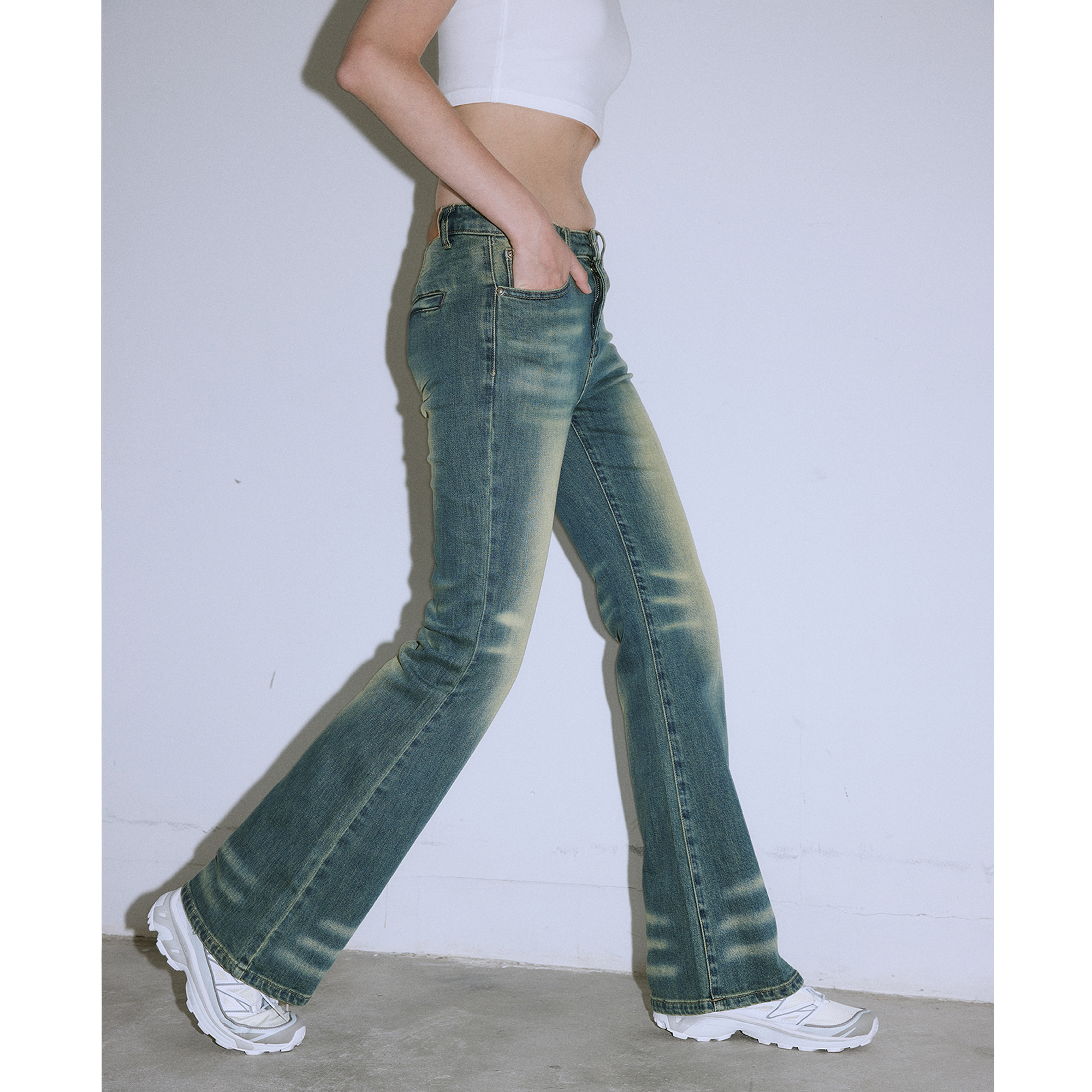 FMG東越 泥染做旧修身弹力低腰微喇叭牛仔裤女 Slim flare Jeans