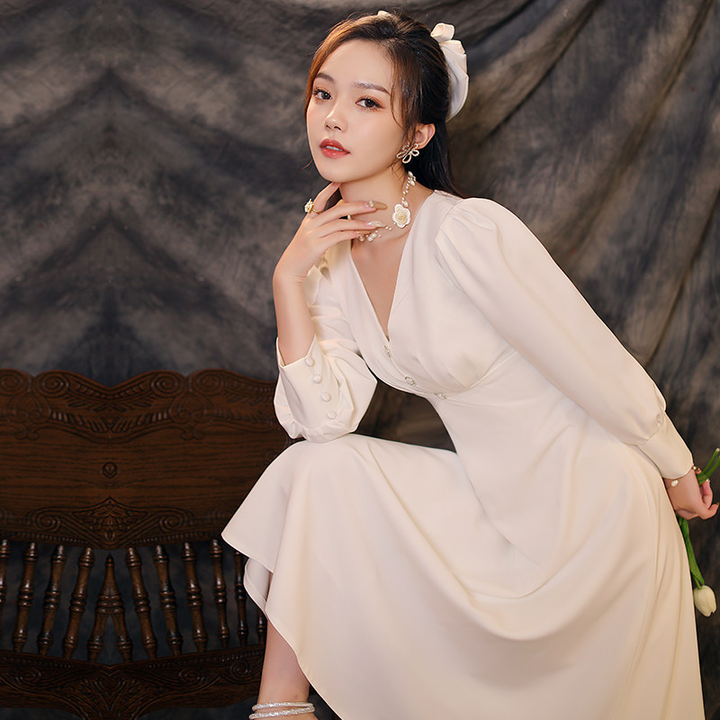 领证小白长袖登记2021新款轻连衣裙 美蓓可连衣裙