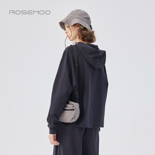 容子木ROSEMOO25秋商场同款柔软高弹针织连帽套头上衣RSS3TP279B - 图3