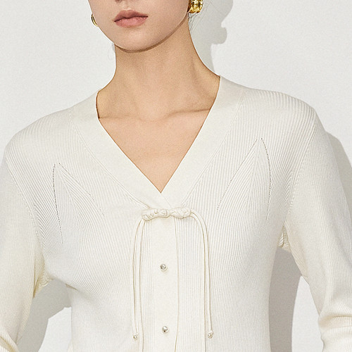 XG雪歌XK411865A891盘扣毛针织衫时尚冬季新款米白色绵羊毛毛衫女 - 图1