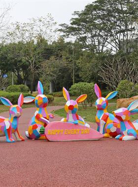 户外几何兔子雕塑玻璃钢公园动物摆件售楼部园林景观草坪装饰小品