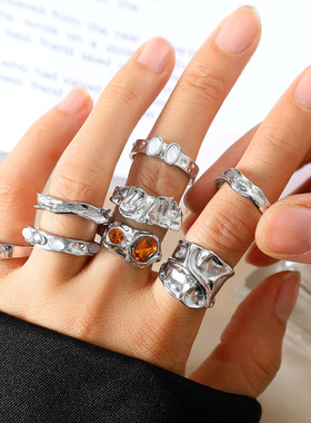 New Fashionable Retro Ring with Diamond Set Women's 关节戒指