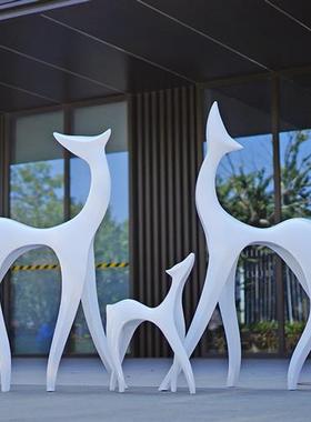 室外抽象梅花鹿雕塑玻璃钢园林草坪景观商城大型造景动物模型摆件