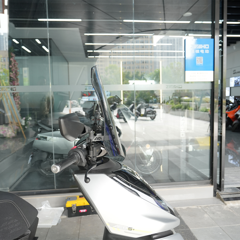 适用极核ZEEHO电摩AE4/AE5/AE6/AE7/AE8车型加装加高风挡前挡风 - 图3