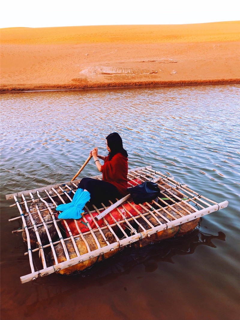 中卫旅游夏季丝巾围巾红色沙漠披肩宁夏草原防晒遮阳装饰围巾 - 图3