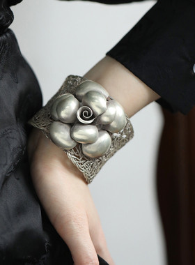 925银花朵宽面镂空开口手镯女轻奢小众复古百搭实心手镯小众设计