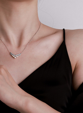 甄选时尚V字淡水珍珠项链女