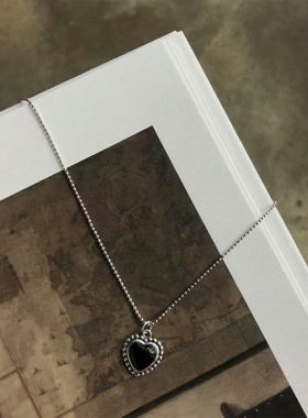 复古黑玛瑙爱心项链女时尚简约闺蜜吊坠高级感轻奢小众配饰锁骨链