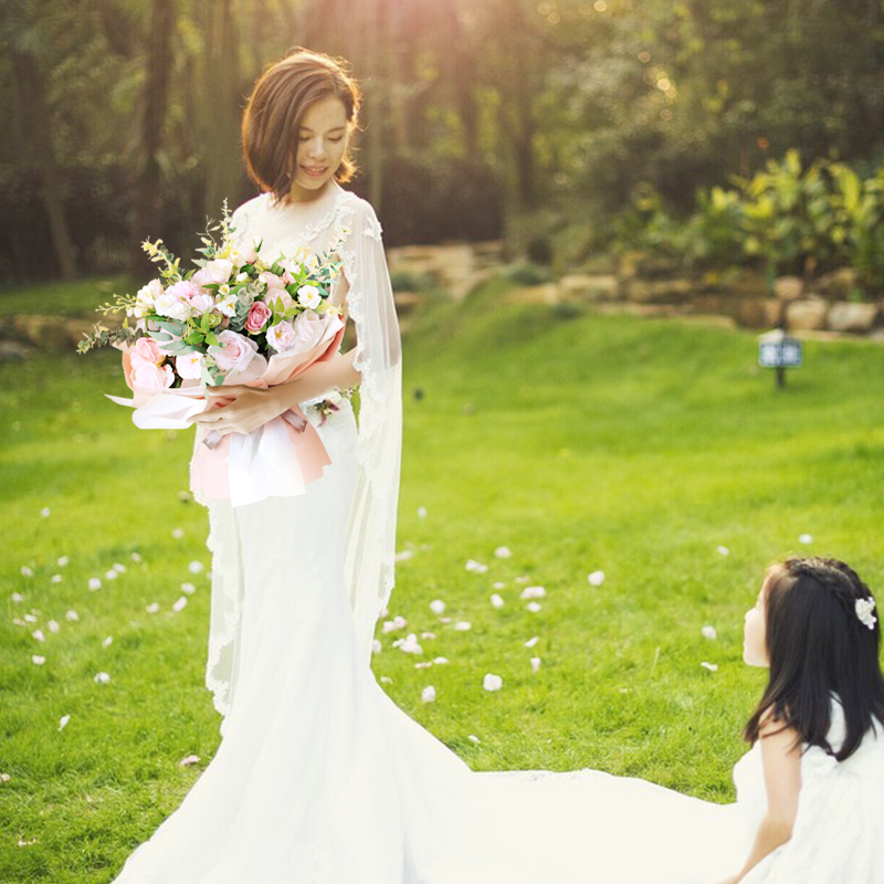 仿真手捧玫瑰花束绢花礼物表白毕业季汽车交接道具花卉婚纱摄影花 - 图0