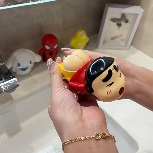 2024新款蜡笔小新水枪六一喷水整蛊玩具创意滋水抢喷泚水打水仗 - 图1