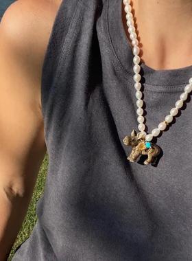 Tus Ojos Infalibles珠光宝宝气”睡美人蓝松石黄水晶与手绘犀牛