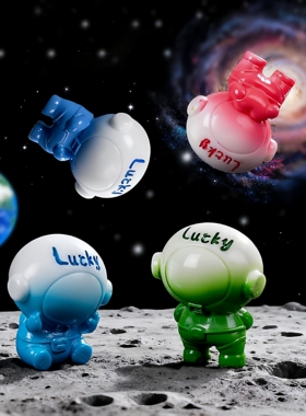 学生手工卡通可爱太空宇航员公仔diy娃屋装饰品玩具汽车桌面摆件