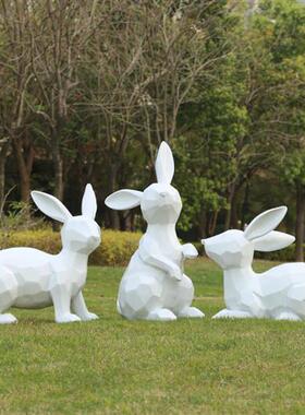 户外玻璃钢彩绘几何兔子雕塑售楼部草坪动物摆件小区园林景观装饰
