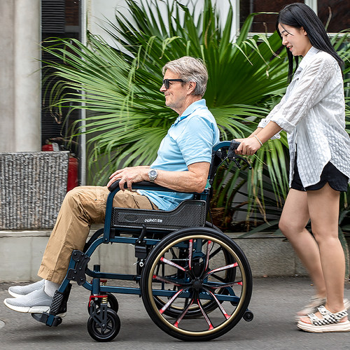 德国欧航轮椅减震舒适老人折叠轻便小老年人专用多功能手推代步车 - 图3