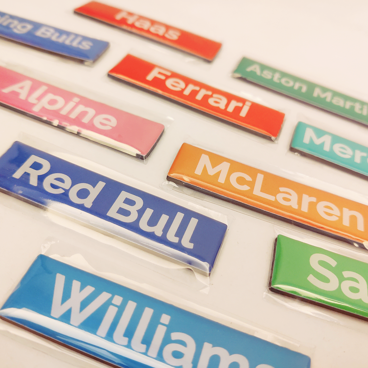 【冰箱贴】2025赛季F1车手及车队标签元素 滴胶冰箱贴 周冠宇乐扣,淘宝优惠券,粉丝福利购,淘宝优惠卷