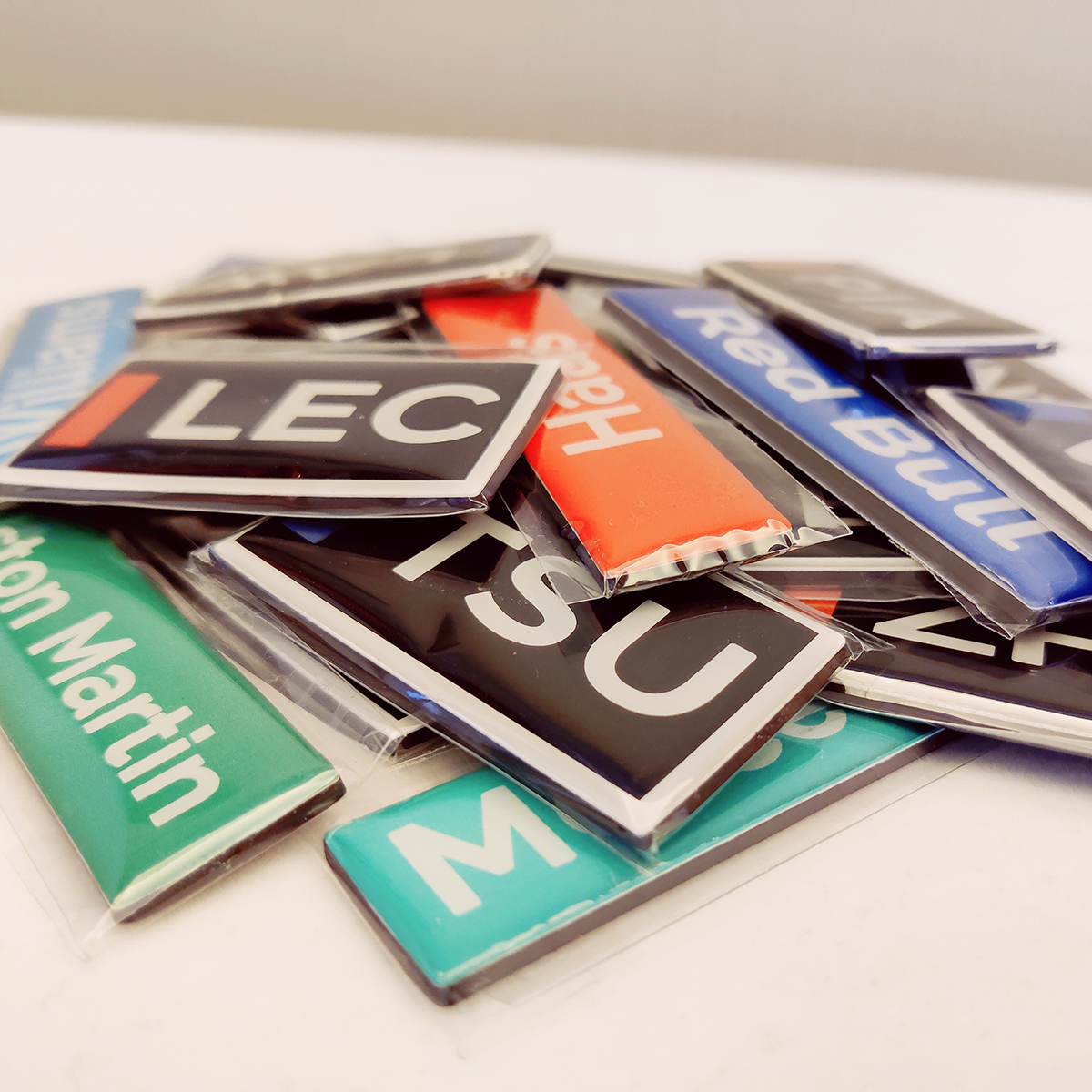 【冰箱贴】2025赛季F1车手及车队标签元素 滴胶冰箱贴 周冠宇乐扣,淘宝优惠券,粉丝福利购,淘宝优惠卷