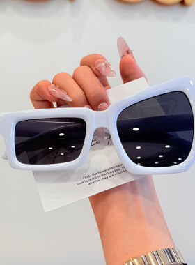 情侣个性挑眉墨镜超火造型