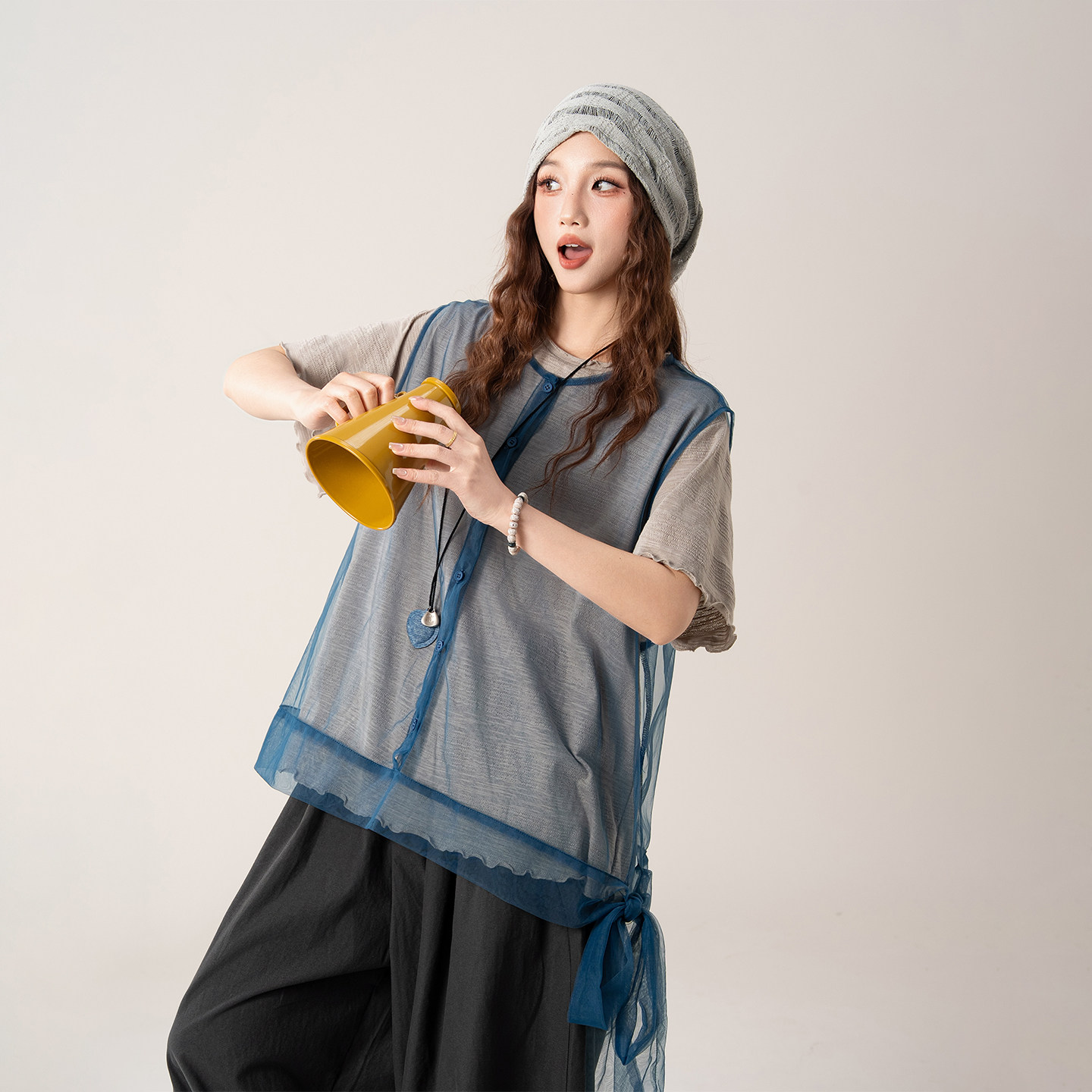 Irregular mesh vest