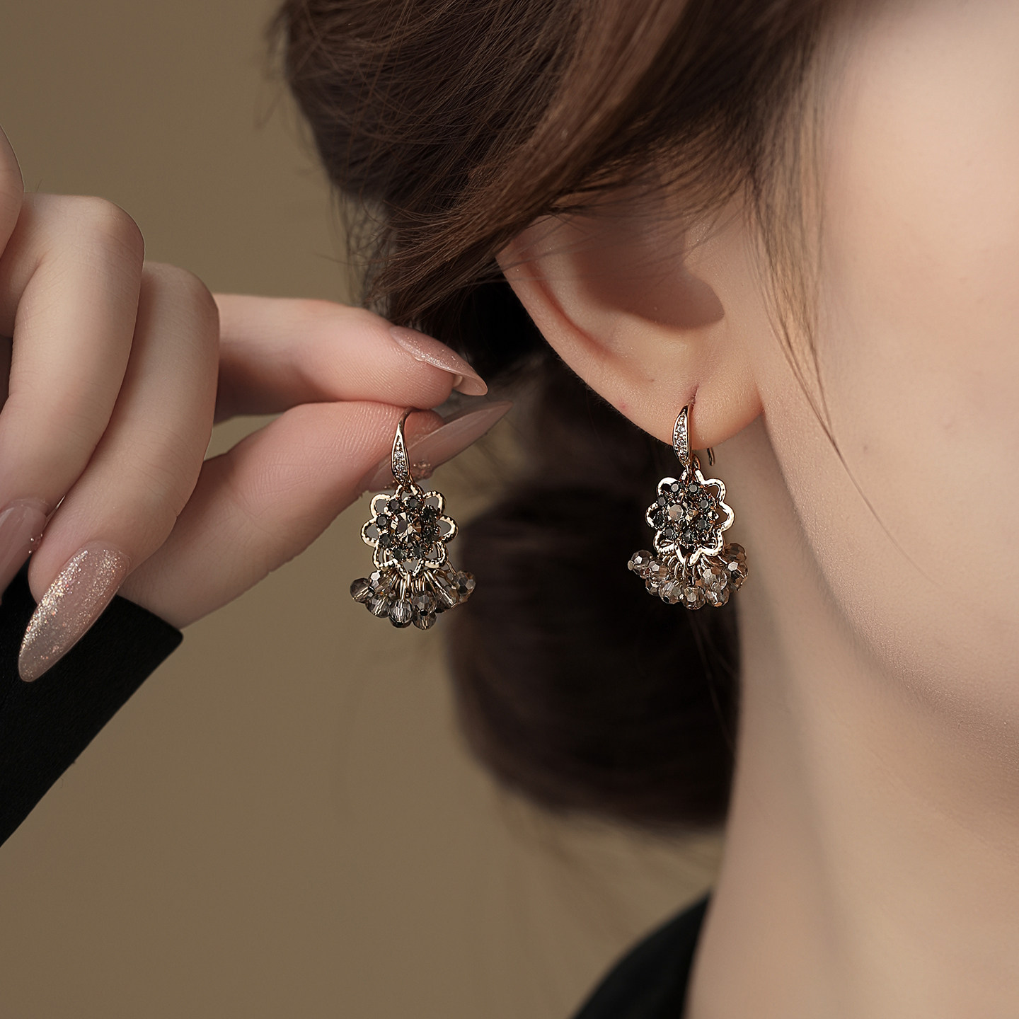 灰水晶花朵耳钩耳环女2026新款爆款高级感轻奢耳钉适合冬天的耳饰,淘宝优惠券,粉丝福利购,淘宝优惠卷